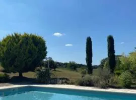 Chez Gargatte, 12personnes , piscine chauffée , FR