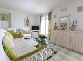 Location spacieuse à Deshaies avec vue sur la mer et montagne