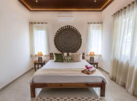 amã Stays & Trails - The Lamp House, Goa，位于Utorda的酒店
