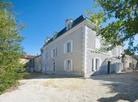 Demeure 13 personnes au Centre ville de Ruffec