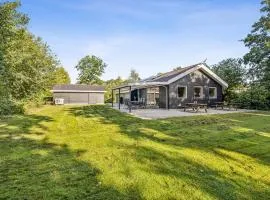 Gorgeous Home In Farsø With Wifi