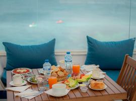 H&ocirc;tel Al Jazira Mahdia，位于马赫迪耶的带停车场的酒店