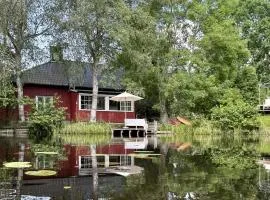 Gorgeous Lake House In Ålberga