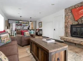 Charming 2BR Fraser Escape Fireplace Trails Resort Nearby