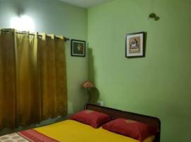 Merry Homestay AC & Non Ac，位于Honāvar的酒店