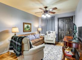 Near Universities Family Condo in McRae!，位于Beebe的酒店