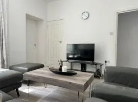 The Regent's Retreat - Modern 4-Bedroom Home