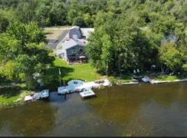 Riverview Cottage Escape