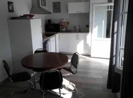 Petite Maison Calme au coeur de l'Ile