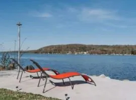 Riverview Cottage Escape