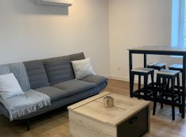 Appartement F2 de 55 m2，位于Blanzy的酒店