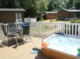 Merley Woodland Signature 2 Lodge with Hot Tub