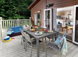 Merley Woodland Signature 3 Lodge with Hot Tub