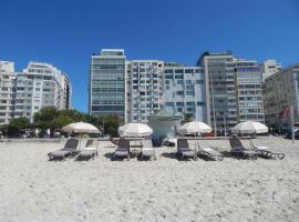StayHome - Beira-Mar Copacabana Av Atl&acirc;ntica com Home Cinema - Decorado，位于里约热内卢的酒店
