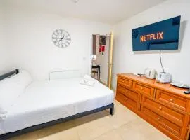 Private Studio Ensuite