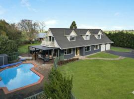 Hamilton Greenhill Lodge - Private Pool & Easy Highway Access，位于汉密尔顿的酒店