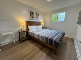 North Barrie !D Stylish and Cozy Private Bedroom with Shared Bathroom