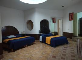 habitacion doble para 2 personas cama king y matrimonial，位于Maravatío的酒店