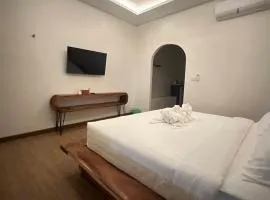 โรงแรมบ้านโอบอ้อม