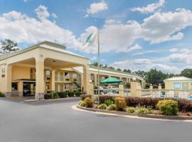 Quality Inn McComb，位于麦库姆的酒店