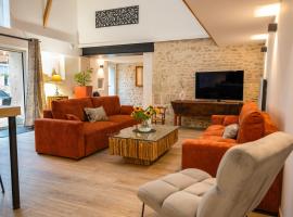 VAL Jaunay，位于若奈克朗的带泳池的酒店