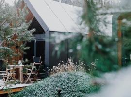 Luxury glamping Chocolate village，位于马里博尔的豪华酒店