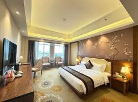 Hồng Vận Grand Hotel Móng cái