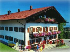 Demelhof Urlaub auf dem Bauernhof，位于基姆湖畔贝尔瑙的酒店