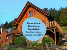 Hüttenchalet Waldschatz mit Sauna, Kamin und eingezäunt