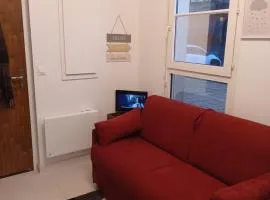 Le Papillon-0 chambre-1 canapé lit convertible au salon