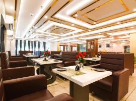 Super Townhouse Oak Sayhallo Sincity，位于布巴内什瓦尔的酒店