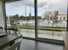 Driemaster, Stijlvol appartement met uitzicht op jachthaven en privé parking, centrum Oostende