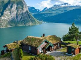 Panoramic Cabin With Fjord Views In Valldal，位于瓦尔河谷的酒店