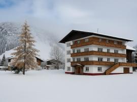 Haus Wallis by stayFritz - Ski-In Ski-Out Apartments am Arlberg，位于沃瑟姆阿尔伯格的酒店