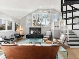 Unique Architectural Home Walk to town and beach