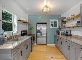Family Cottage | Beach + Paddleboards | Winnipesaukee