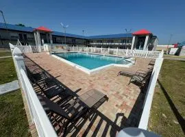 Englewood Inn & Suites