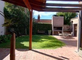 Casa Las Clivias，位于洛博斯的酒店