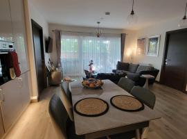 Host-Free Ensuite Double Bed by Heathrow，位于Feltham的酒店