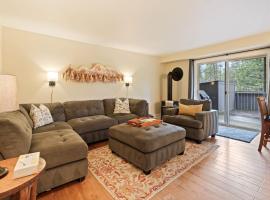 Abbot House Condo 4 with SHARC Passes，位于森赖弗的酒店