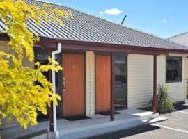 Woodbourne Tavern and Motel，位于伦威克的酒店