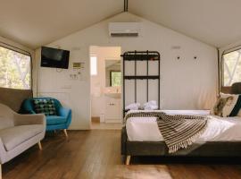 Port Stephens Koala Sanctuary，位于One Mile的带停车场的酒店