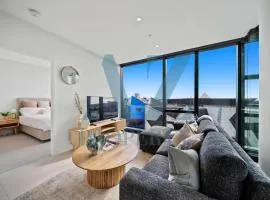 Prime Location CBD with Pool & Gym