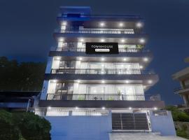 Super Townhouse Rispana River Dehradun Formerly Nivasa Home Stays，位于德拉敦的酒店