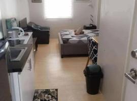 JNC Suites，位于Sampong的带热水浴缸的酒店