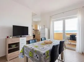 Simplistic Apartment in Neviđane near Sea beach