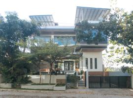 RedDoorz at Antons Loft Designer Resort Pansol Calamba Laguna，位于Laguna的酒店