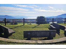 Romantic Retreat On The Lake，位于内比乌诺的酒店