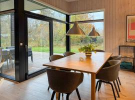 New Summer House Between Forest And Sejrø Bay，位于Hønsinge的酒店