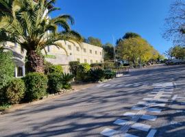 B&B HOTEL Cannes Mouans Sartoux，位于穆昂萨尔图的酒店